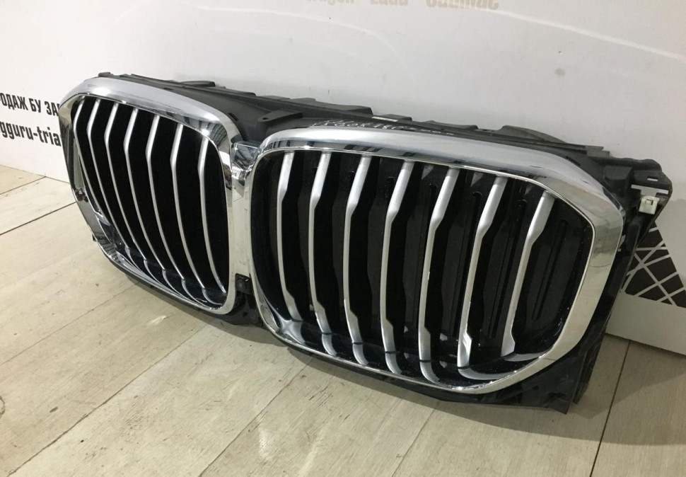 Решетка радиатора с жалюзами BMW X5 G05 OEM 51137454887