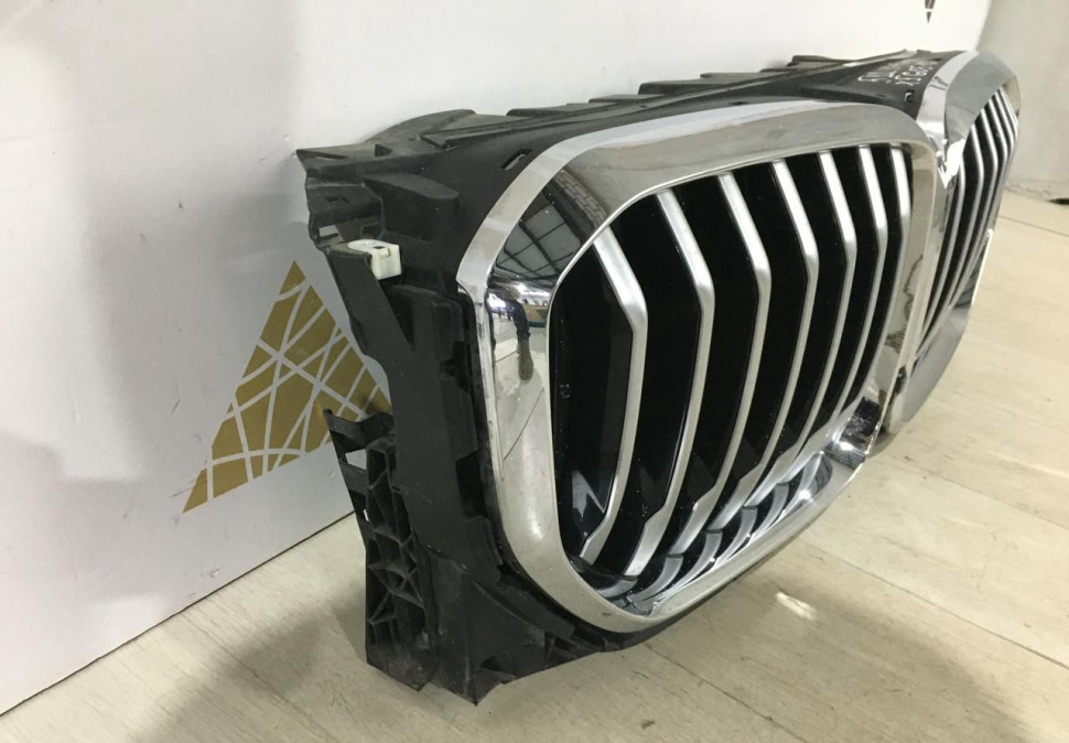 Решетка радиатора с жалюзами BMW X5 G05 OEM 51137454887