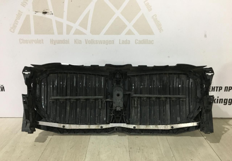 Решетка радиатора с жалюзами BMW X5 G05 OEM 51137454887