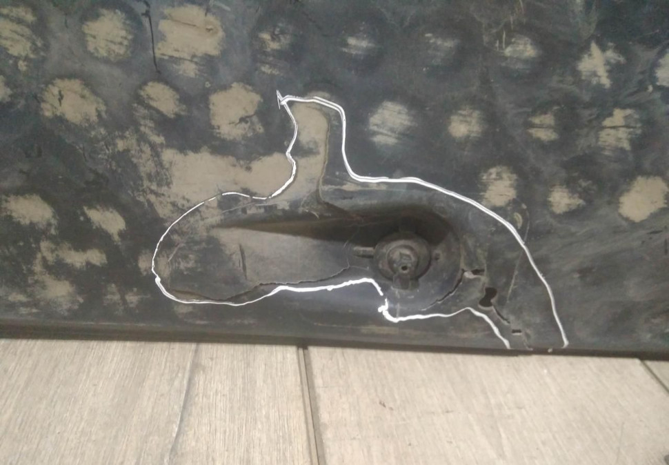 Защита днища левая бу Skoda Octavia A5 OEM 1K0825211K