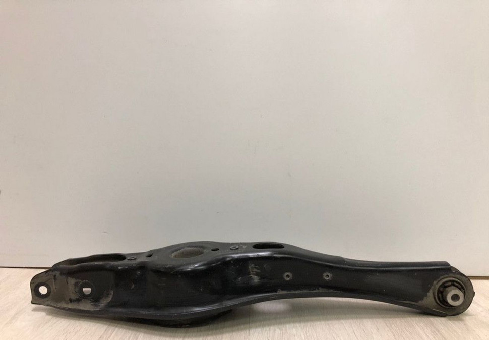 Рычаг задний левый Volkswagen Passat B8 oem 3q0505311f