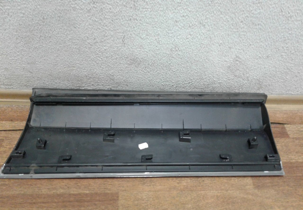 Молдинг двери задний правый Volkswagen Tiguan 2 16- Oem 5NA854950 (скл-3)