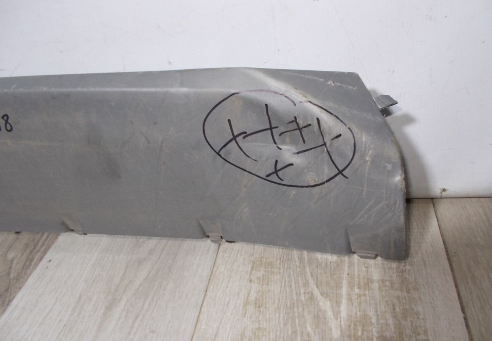 Накладка переднего бампера бу BMW X1 F48 OEM 51117425977 Накладка переднего бампера бу BMW X1 F48 OEM 51117425977