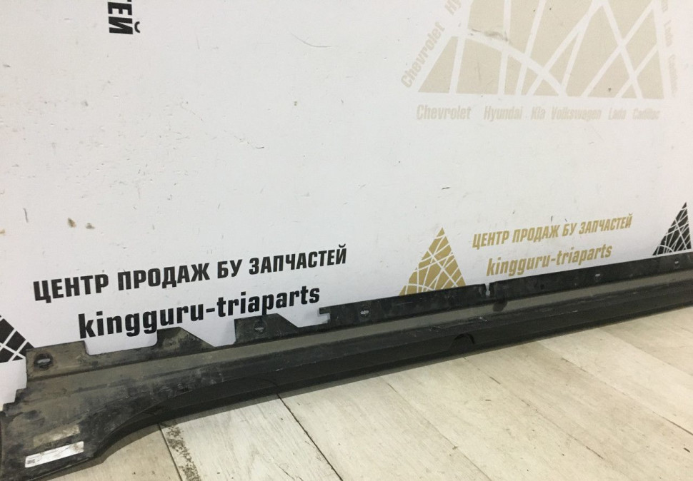 Порог правый BMW 5 G30 OEM 51777387338