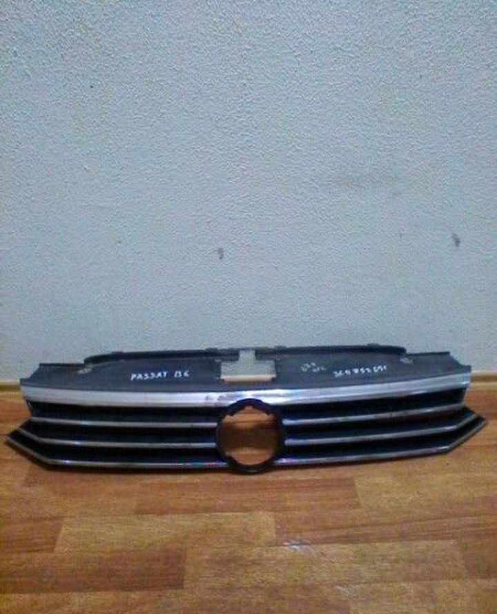 Решетка радиатора Volkswagen Passat B8 oem 3c0853651