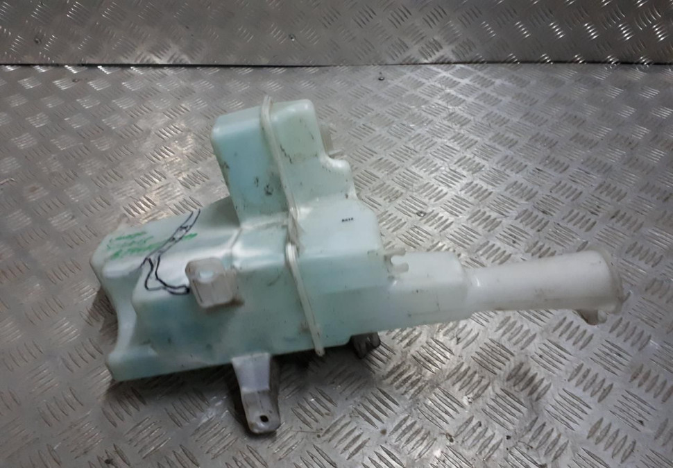 Бачок омывателя Hyundai Solaris 2 oem 98610h5000 (скл-3)