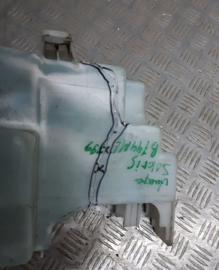 Бачок омывателя Hyundai Solaris 2 oem 98610h5000 (скл-3)
