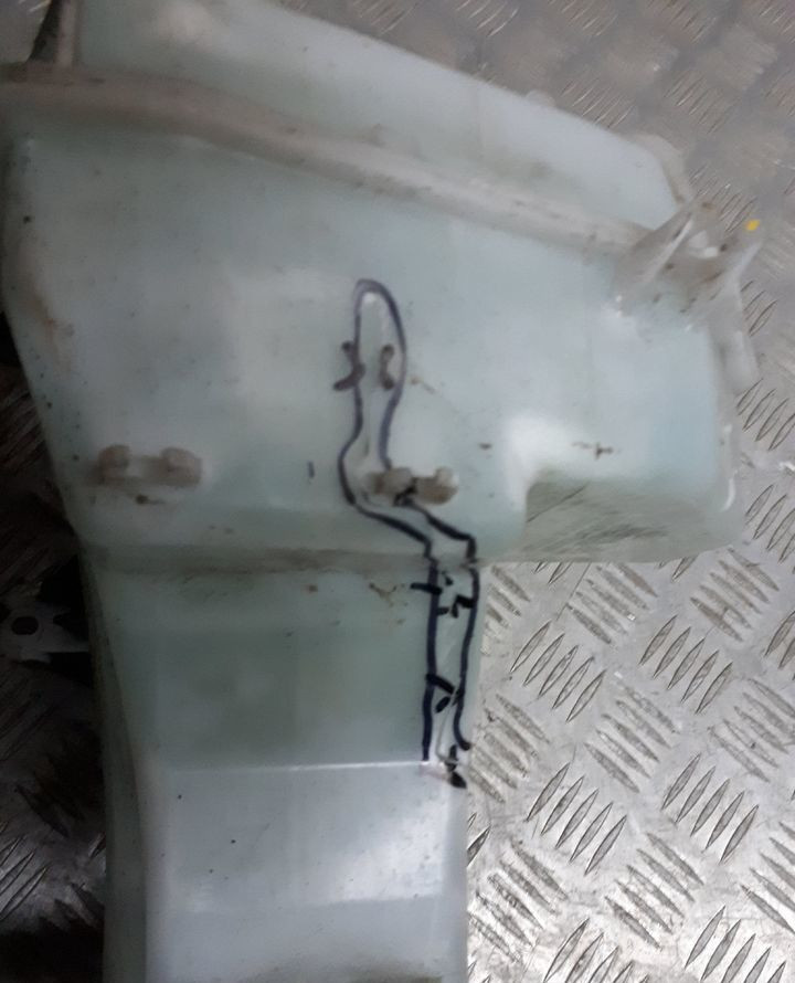 Бачок омывателя Hyundai Solaris 2 oem 98610h5000 (скл-3)
