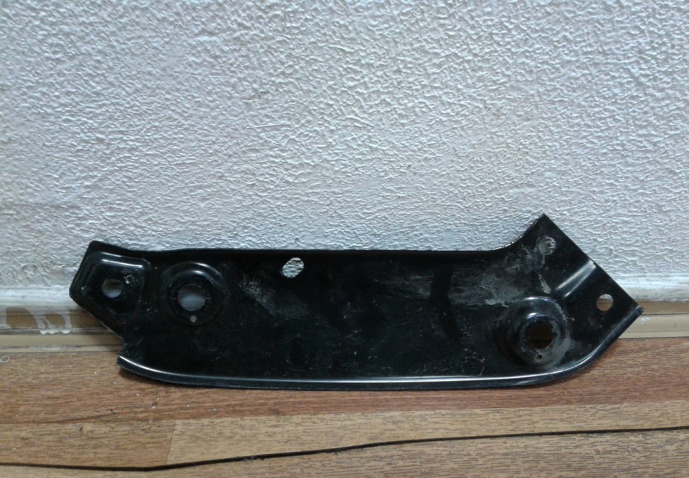 Суппорт фары передний левый Volkswagen Jetta 6 (11>)