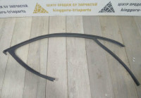 Уплотнитель стекла двери передний правый бу Skoda Octavia A7 OEM 5E0837431