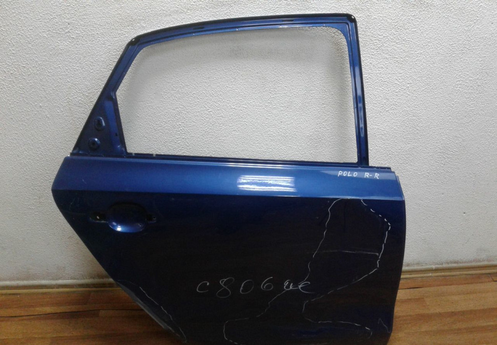 Дверь задняя правая Volkswagen Polo седан oem 6ru833056 (вмятины)