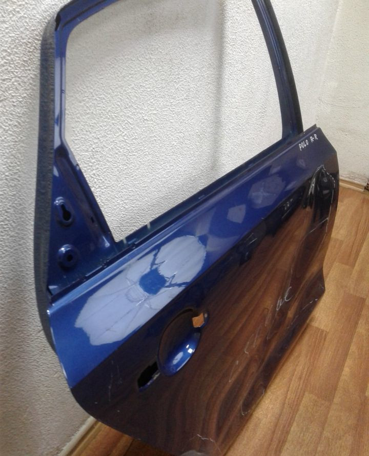 Дверь задняя правая Volkswagen Polo седан oem 6ru833056 (вмятины)