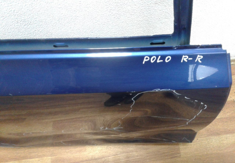 Дверь задняя правая Volkswagen Polo седан oem 6ru833056 (вмятины)