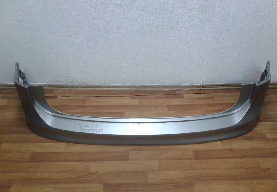 Бампер задний Volkswagen Tiguan 2 oem 5nr807221 (потертость)