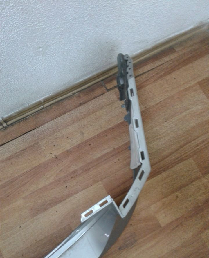 Бампер задний Volkswagen Tiguan 2 oem 5nr807221 (потертость) Бампер задний Volkswagen Tiguan 2 oem 5nr807221 (потертость)