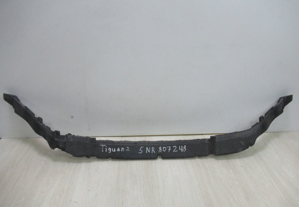Абсорбер переднего бампера Volkswagen Tiguan 2 oem 5NA807248H