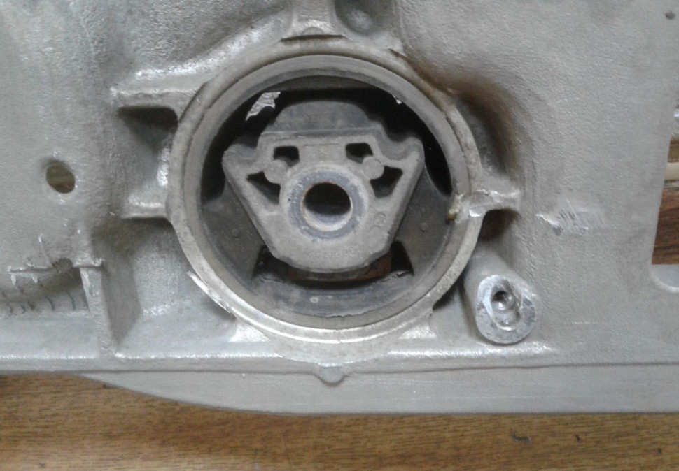 Балка подмоторная ( подрамник ) Volkswagen Passat B7 / CC / Tiguan 7n0199369a (дефект)