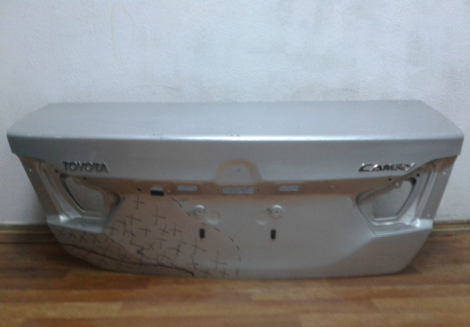 Крышка багажника Toyota Camry V50 (вмятина)