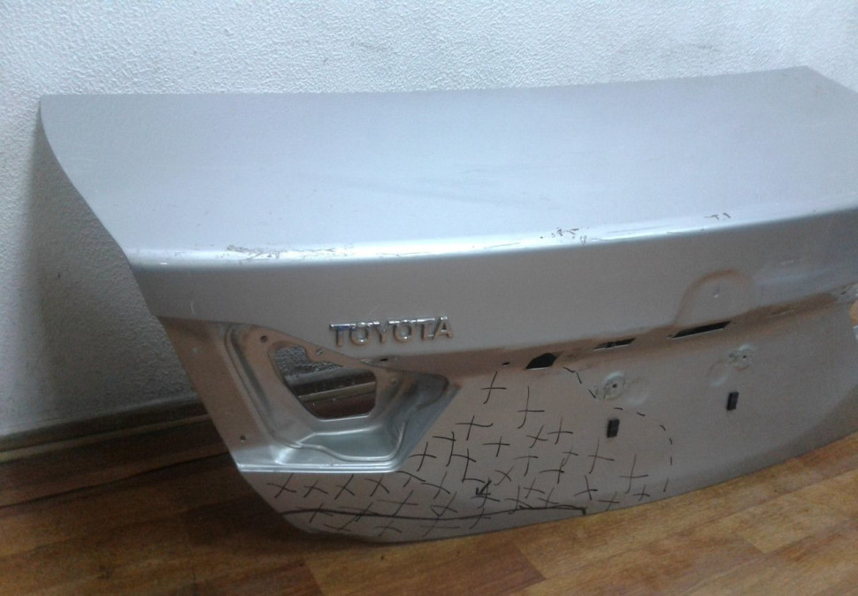 Крышка багажника Toyota Camry V50 (вмятина)