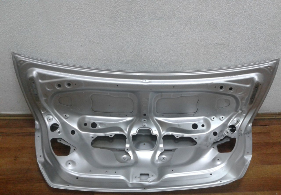 Крышка багажника Toyota Camry V50 (вмятина)