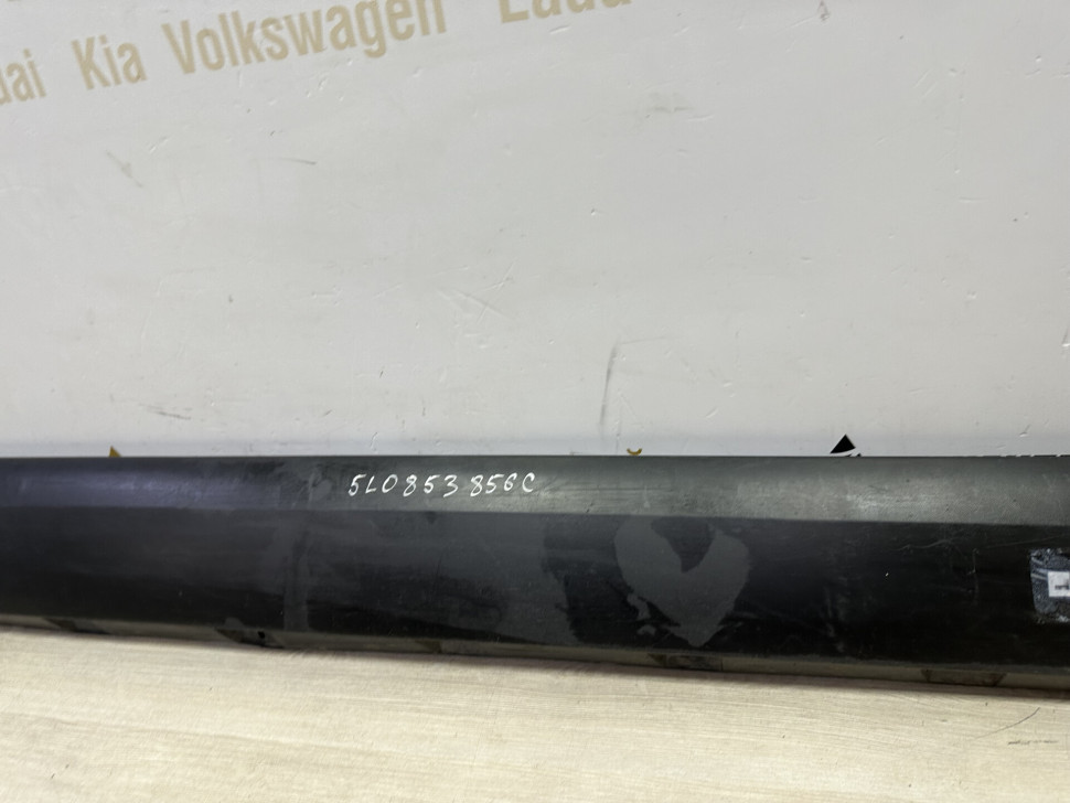 Порог правый бу Skoda Yeti OEM 5L0853856C Порог правый бу Skoda Yeti OEM 5L0853856C