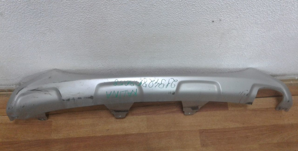 Спойлер переднего бампера Lada Kalina 1 oem 21942803058 (потерт) (скл-3) Спойлер переднего бампера Lada Kalina 1 oem 21942803058 (потерт) (скл-3)