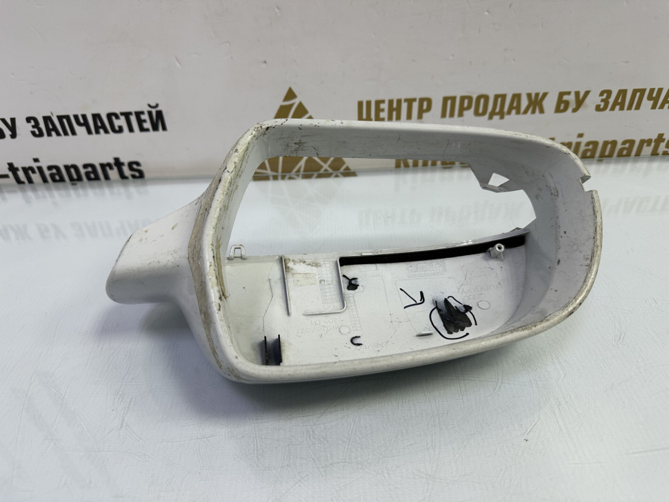 Крышка корпуса зеркала левая Audi A3 8f0857527