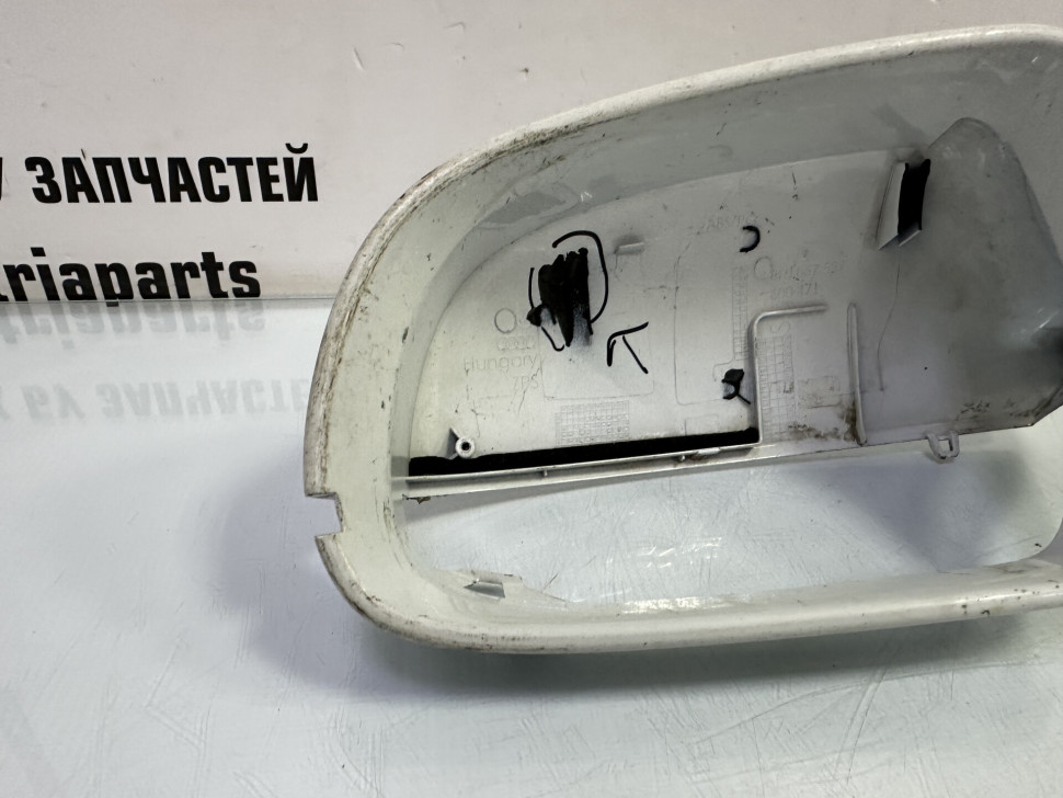 Крышка корпуса зеркала левая Audi A3 8f0857527