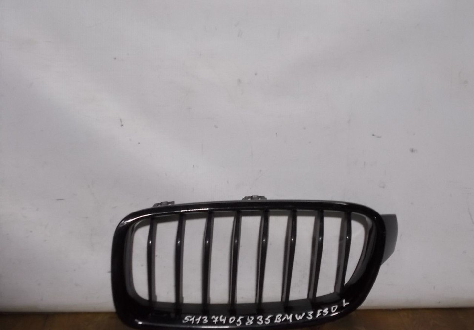 Решетка радиатора левая бу BMW 3 F30 OEM 51137405835