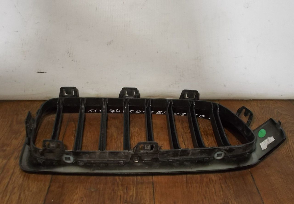 Решетка радиатора левая бу BMW 3 F30 OEM 51137405835 Решетка радиатора левая бу BMW 3 F30 OEM 51137405835