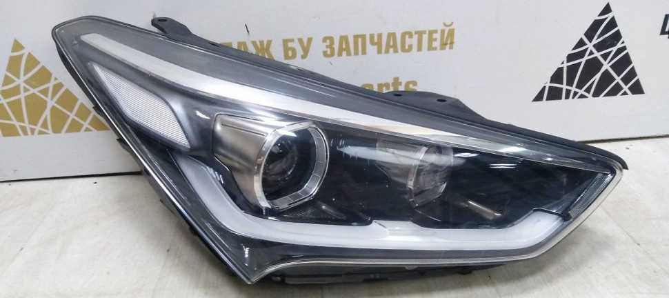 Фара правая Hyundai Grand Santa Fe 3 ксенон 2015-2018 oem 92102b8620