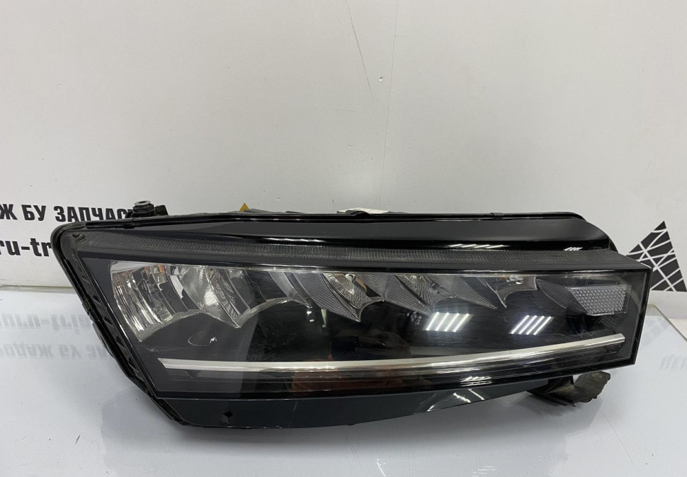 Фара ЛЭД LED правая Skoda Octavia A8 OEM 5E4941016