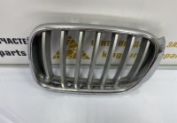 Решетка радиатора левая BMW X3 F25 рестайлинг OEM 51117210725