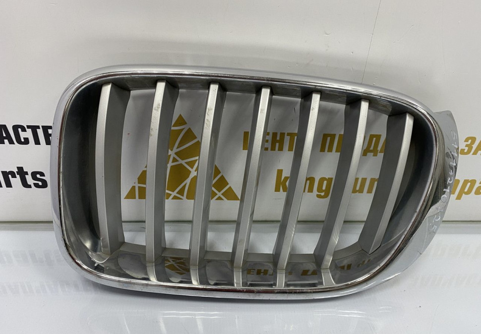 Решетка радиатора левая BMW X3 F25 рестайлинг OEM 51117210725