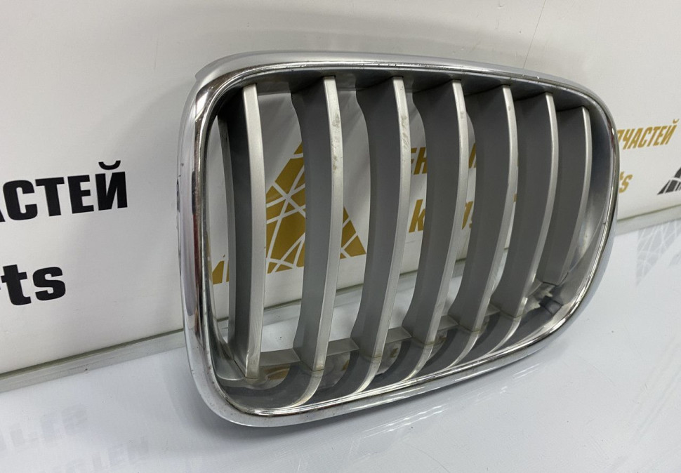Решетка радиатора левая BMW X3 F25 рестайлинг OEM 51117210725 Решетка радиатора левая BMW X3 F25 рестайлинг OEM 51117210725