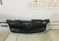 Решетка радиатора Skoda Fabia 2 OEM 5J0853668C