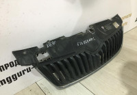 Решетка радиатора Skoda Fabia 2 OEM 5J0853668C