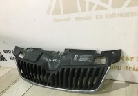 Решетка радиатора Skoda Fabia 2 OEM 5J0853668C