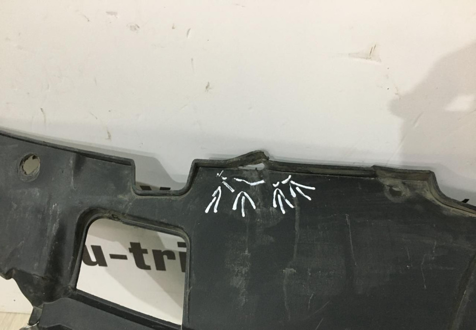 Решетка радиатора Skoda Fabia 2 OEM 5J0853668C Решетка радиатора Skoda Fabia 2 OEM 5J0853668C