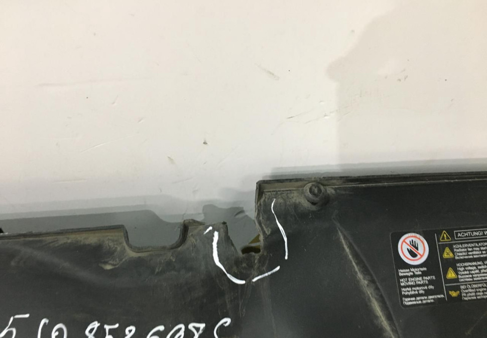 Решетка радиатора Skoda Fabia 2 OEM 5J0853668C Решетка радиатора Skoda Fabia 2 OEM 5J0853668C