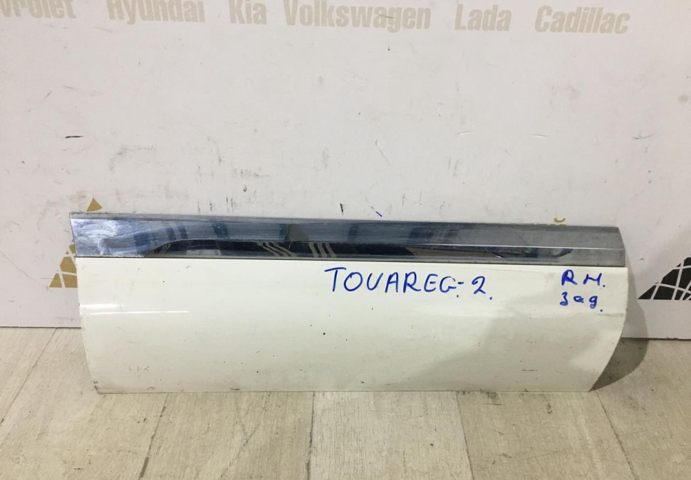 Молдинг двери задний правый Volkswagen Touareg 2 NF 2010-2018 oem 7P6854950H