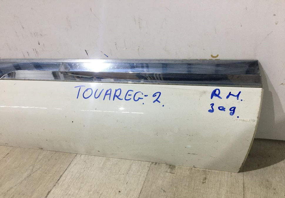 Молдинг двери задний правый Volkswagen Touareg 2 NF 2010-2018 oem 7P6854950H