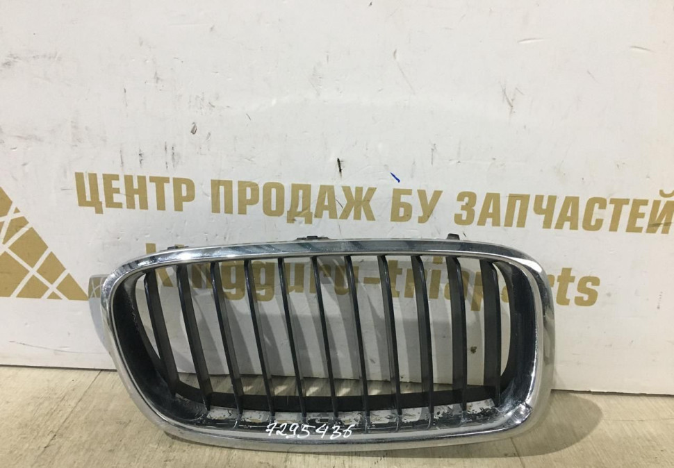Решетка радиатора правая BMW 3 F30 OEM 51137295436
