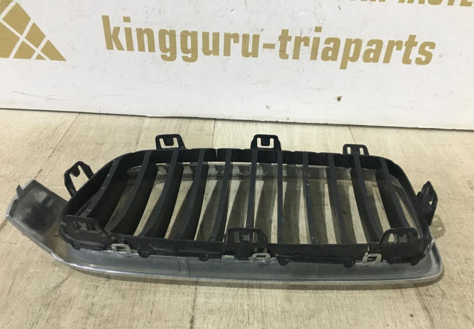 Решетка радиатора правая BMW 3 F30 OEM 51137295436