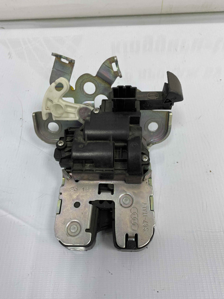 Замок крышки багажника бу Audi Q5 OEM 8R0827505A Замок крышки багажника бу Audi Q5 OEM 8R0827505A