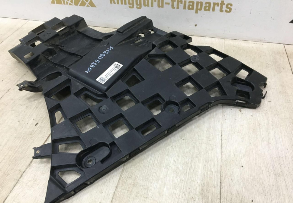 Кронштейн заднего бампера правый BMW X7 G07 M-Pack OEM 51128069904 Кронштейн заднего бампера правый BMW X7 G07 M-Pack OEM 51128069904