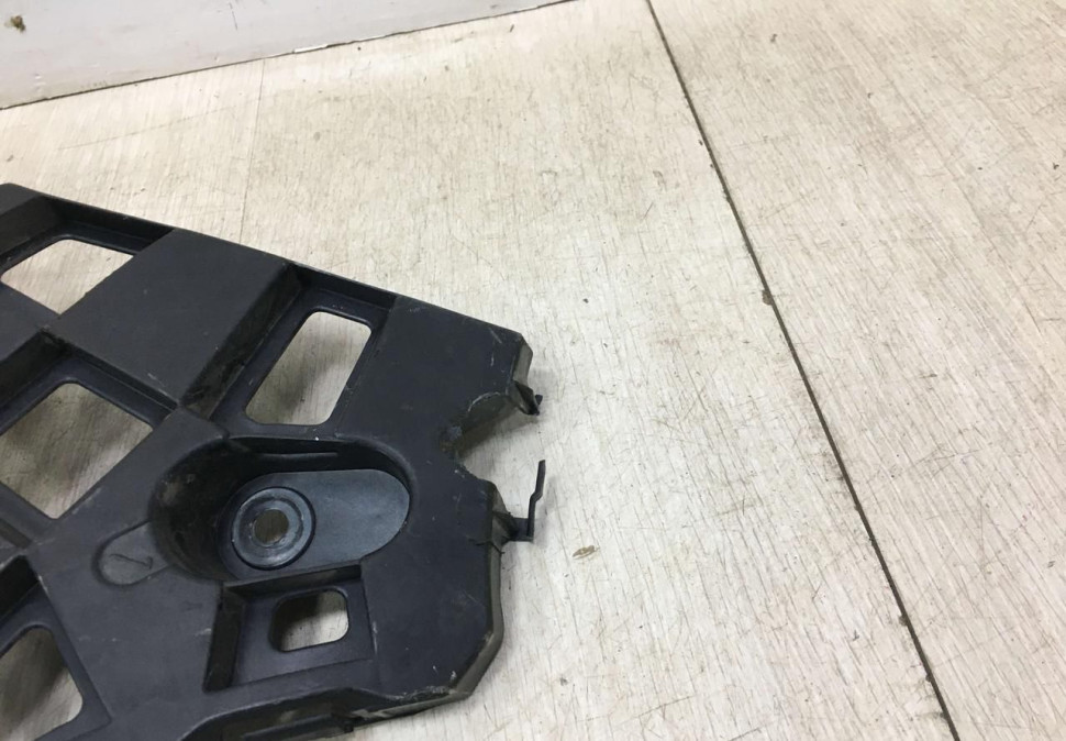 Кронштейн заднего бампера правый BMW X7 G07 M-Pack OEM 51128069904 Кронштейн заднего бампера правый BMW X7 G07 M-Pack OEM 51128069904