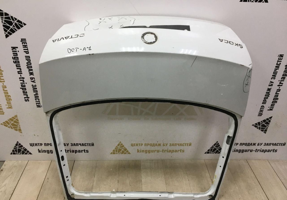 Крышка багажника Skoda Octavia A7 OEM 5E5827023B