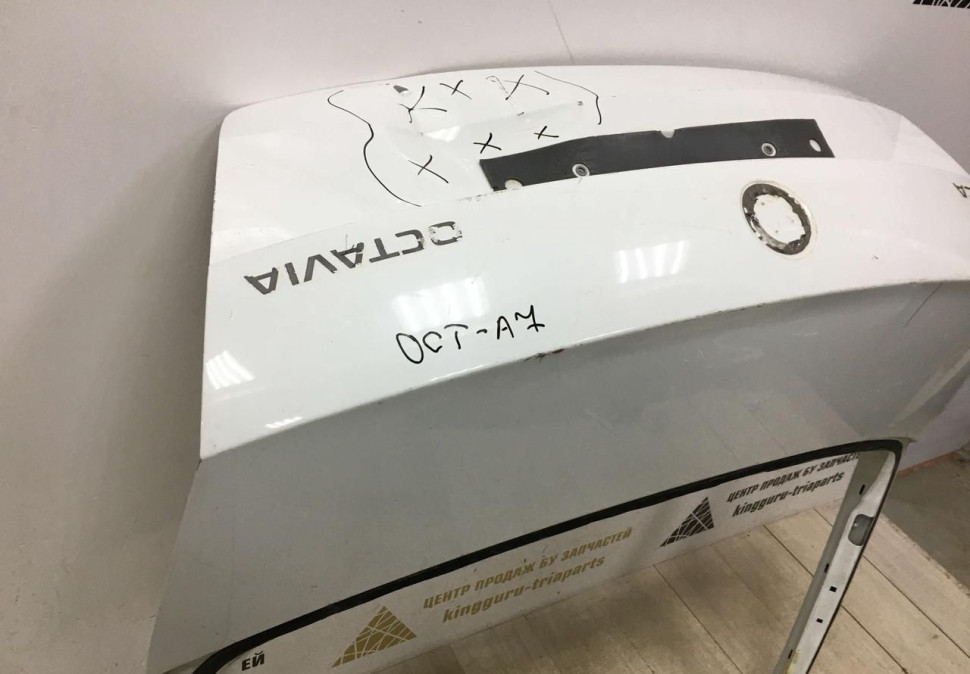 Крышка багажника Skoda Octavia A7 OEM 5E5827023B