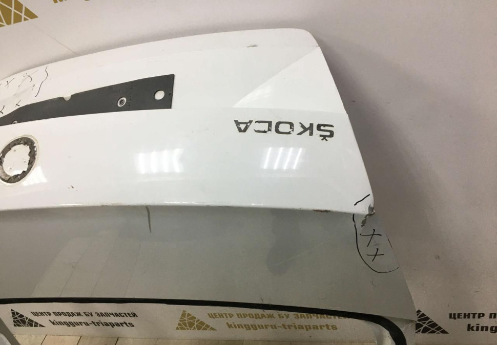 Крышка багажника Skoda Octavia A7 OEM 5E5827023B